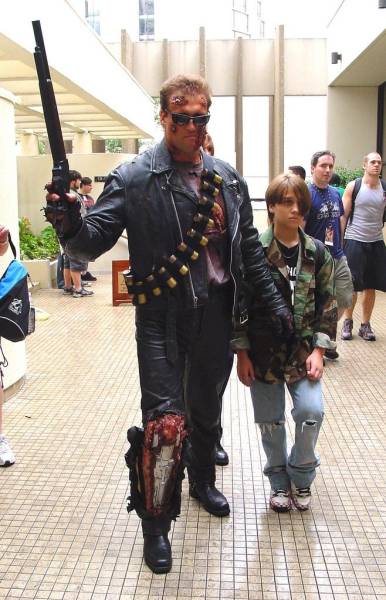 cosplay of Terminator 2 and young John Conner