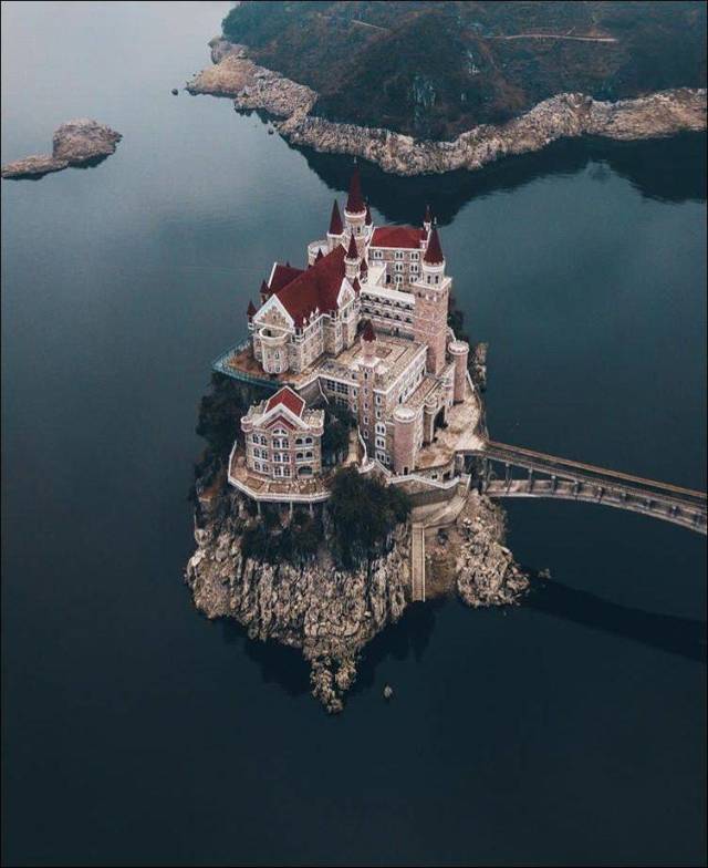 cool pic fairytale castle guizhou china
