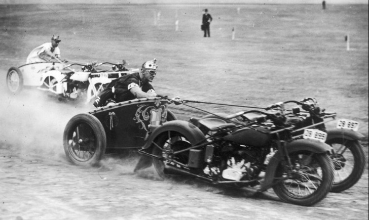 Races on motorcycle chariots, Australia, 1936