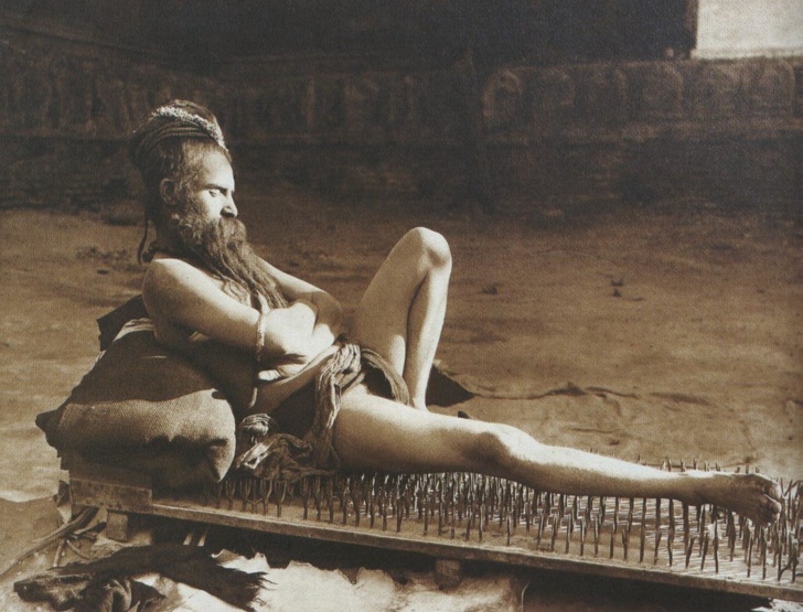 Fakir on a bed of nails, India, 1907