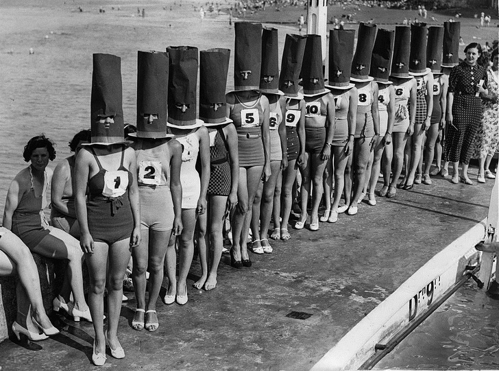 A best legs competition in England, 1936