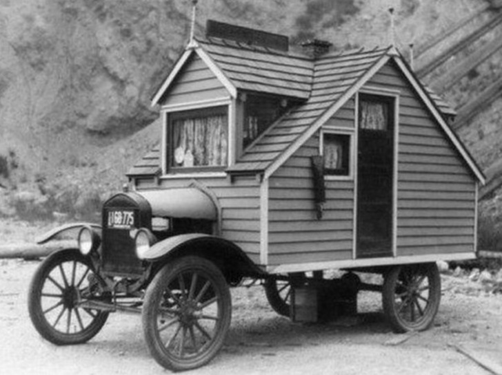 This is how a house on wheels looked in 1926.