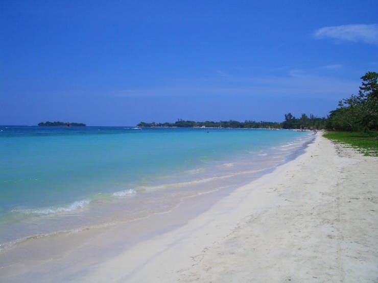 10. Seven Mile Beach, Negril, Jamaica.This picture-perfect beach was once taken over by pirates.