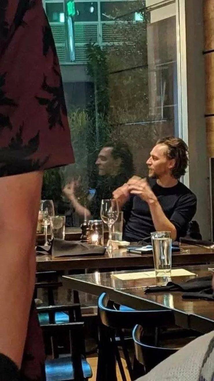 tom hiddleston's reflection looks like loki