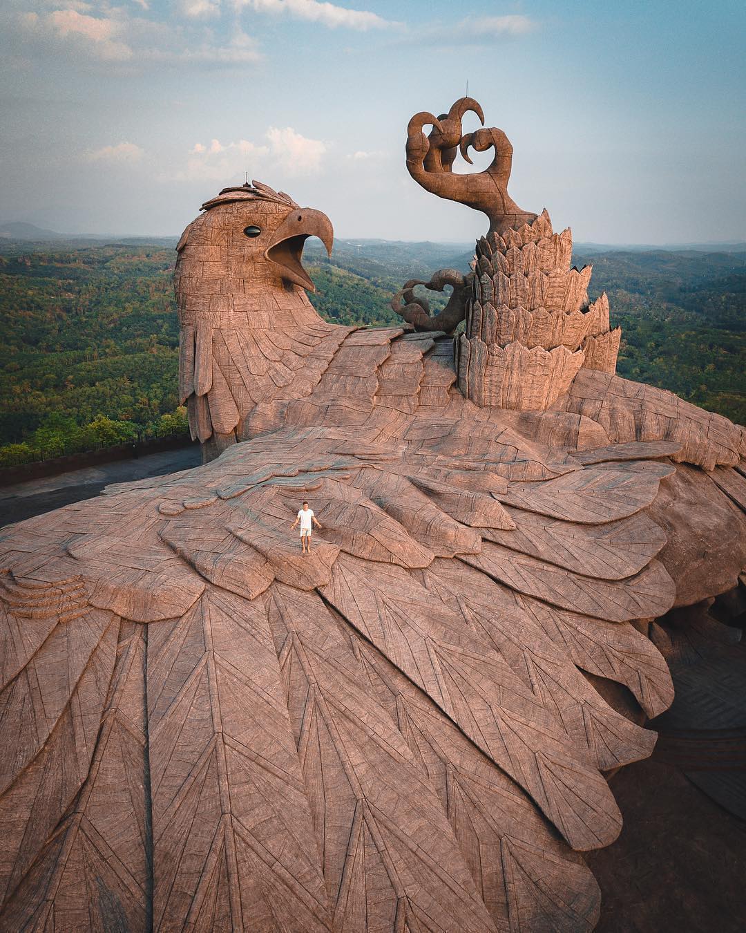 jatayu statue in kerala