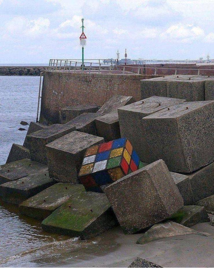Facinating Pics - graffiti rubik's cube