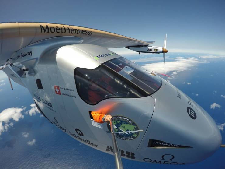 solar powered plane selfie - Mothemessy thy Solvay 3 Experimenta one