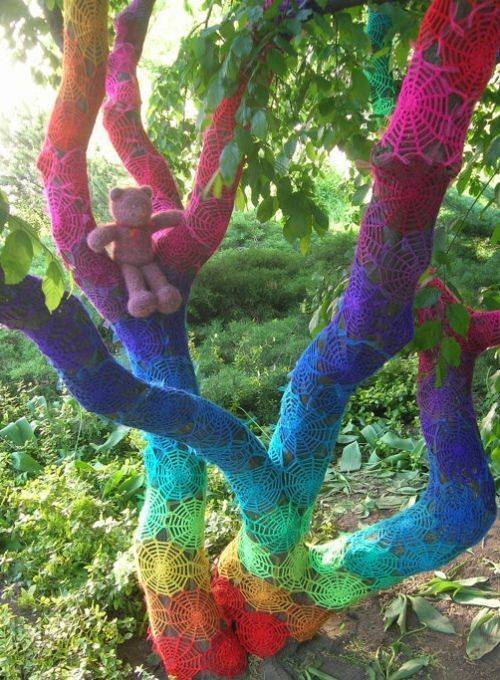 crochet yarn bombing