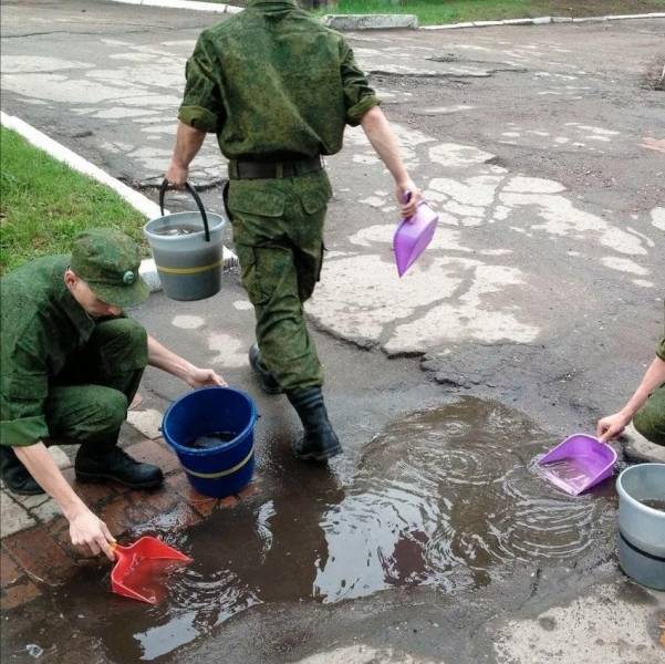 fun photo russian army punishment shovel