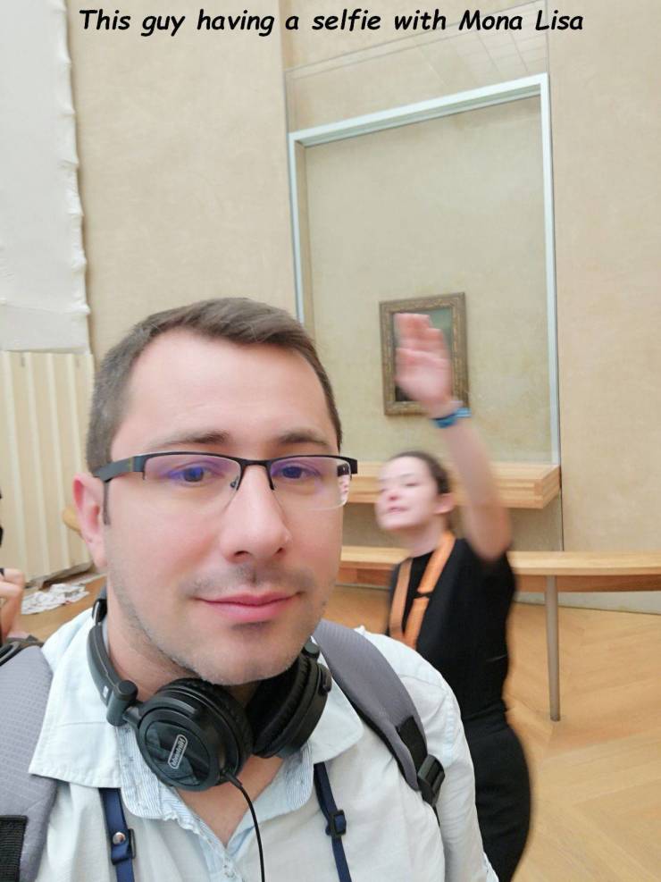 fun photo Photograph - This guy having a selfie with Mona Lisa