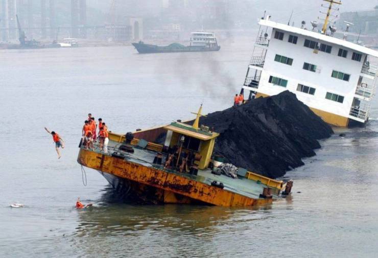 random pic coal ship sinks