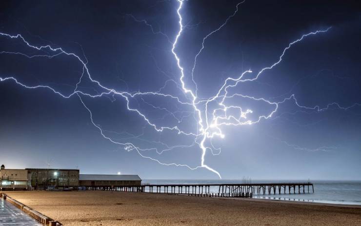 lowestoft lightning - Www