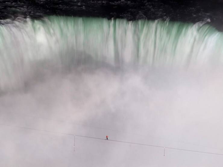 nik wallenda crossing niagara falls