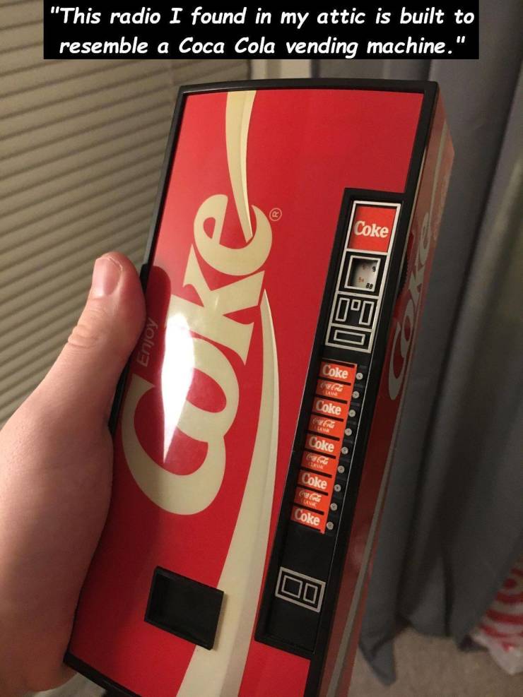 vending machine - "This radio I found in my attic is built to resemble a Coca Cola vending machine." Coke e Enjoy Coke Coke Coke Coke Coke