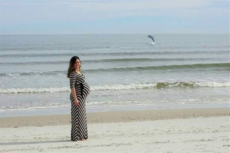 man took picture of pregnant wife but look closer