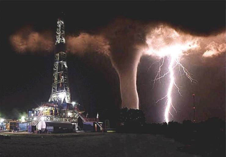 oil rig tornado - 1703110TICANNI