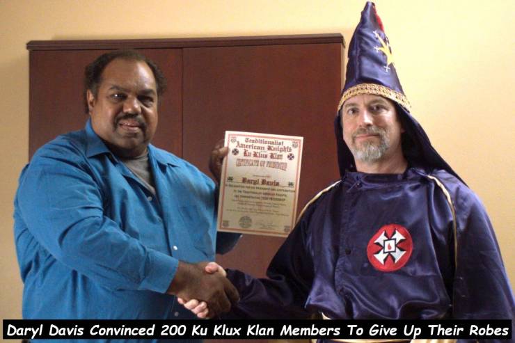 daryl davis kkk - mbat erican t s Daryl Davis Convinced 200 Ku Klux Klan Members To Give Up Their Robes