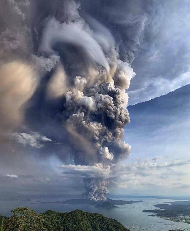cool and random pics - taal volcano eruption
