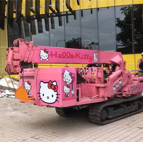 hello kitty bulldozer - Hello Kitty