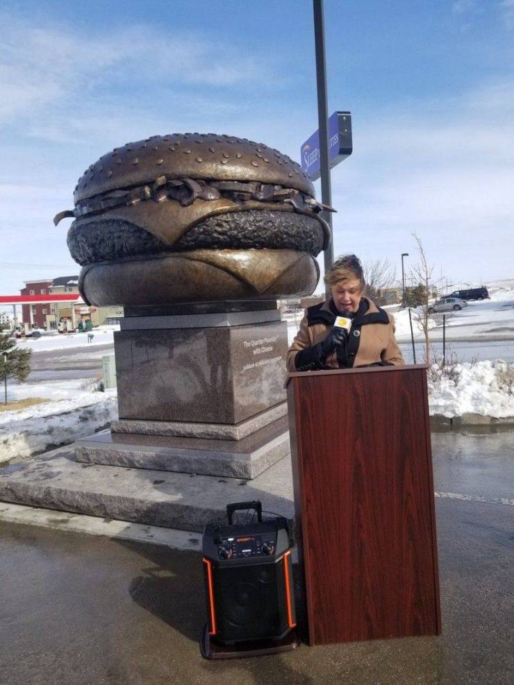 rapid city burger statue