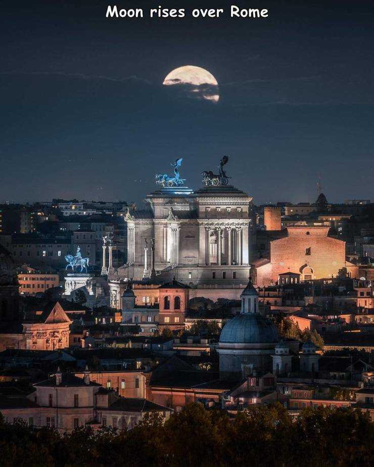 sky - Moon rises over Rome Dans