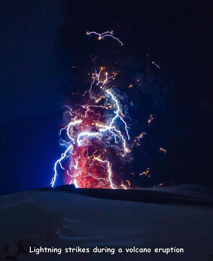 lightning - Lightning strikes during a volcano eruption