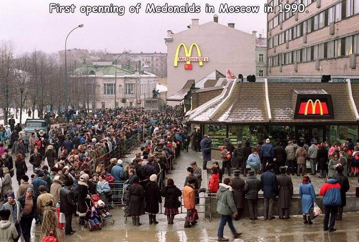 first mcdonald's in moscow - First openning of Mcdonalds in Moscow in 1990. McDonald's M