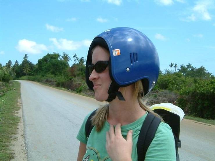 helmet wrong way - Se