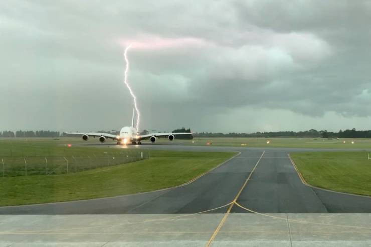 funny pics - plane struck by lightning