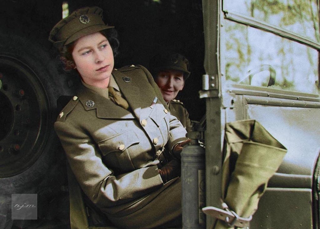 cool pics - queen elizabeth ww2