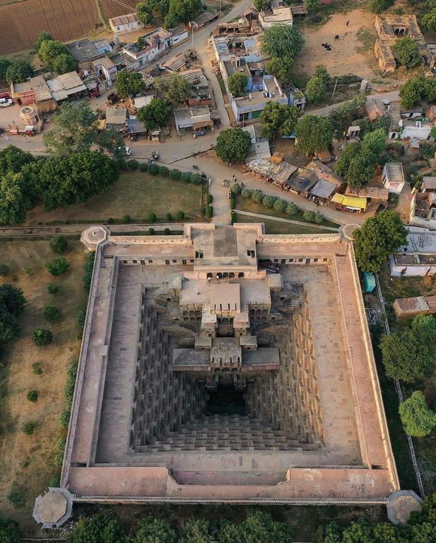 stepwell jaipur aerial view - Wp 1941