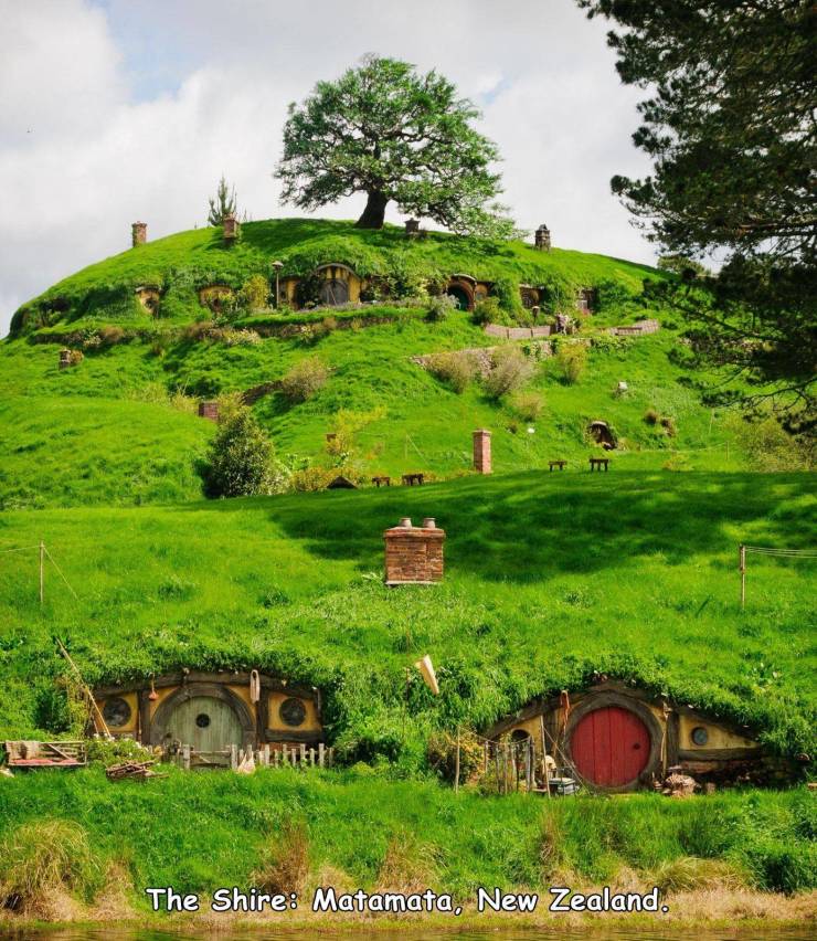 hobbiton movie set - The Shire Matamata, New Zealand.