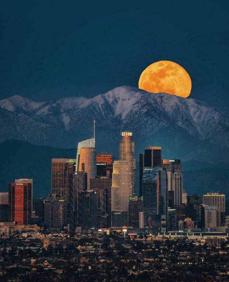 moonrise in los angeles