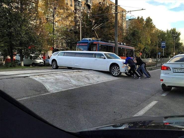 funny meme - limousine stuck in the road