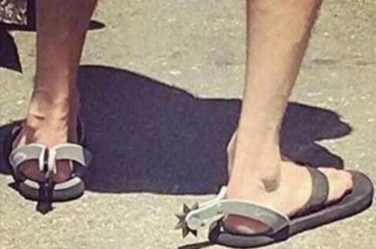 funny pics - flip flops with spurs