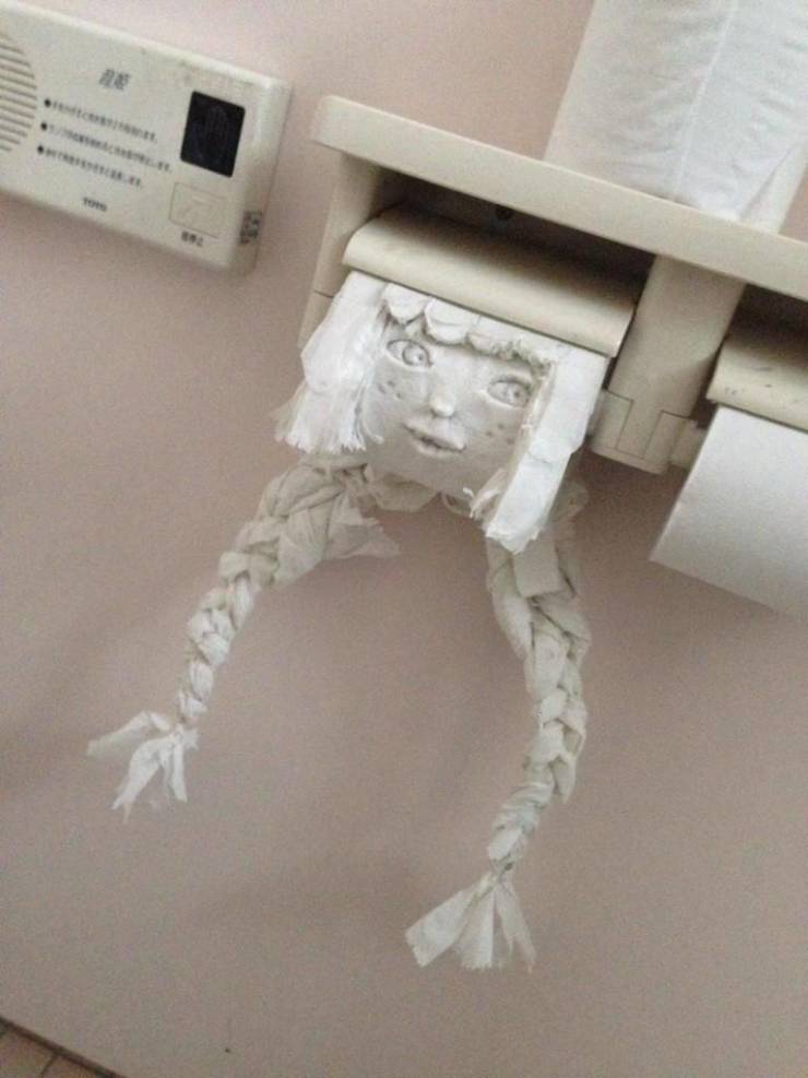 funny pics - wendy's toilet paper monster creating