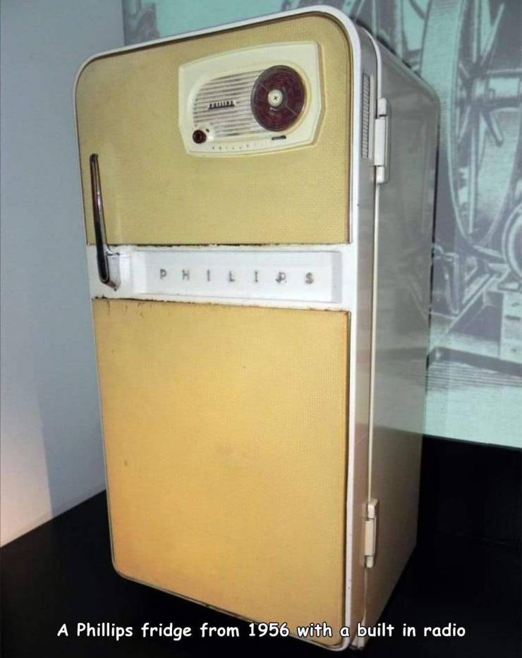 philips refrigerator with radio old - Dni Lis A Phillips fridge from 1956 with a built in radio