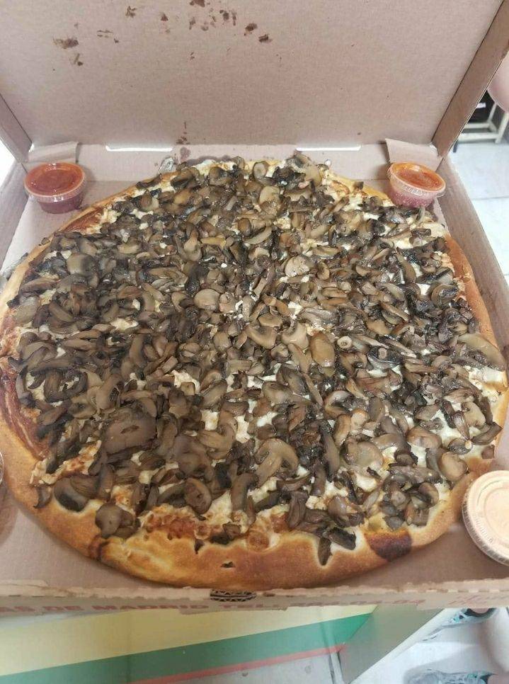 extra mushroom pizza