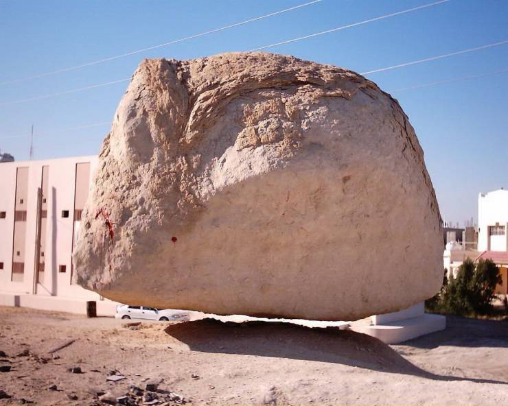 cool random pics - floating rock in jerusalem -