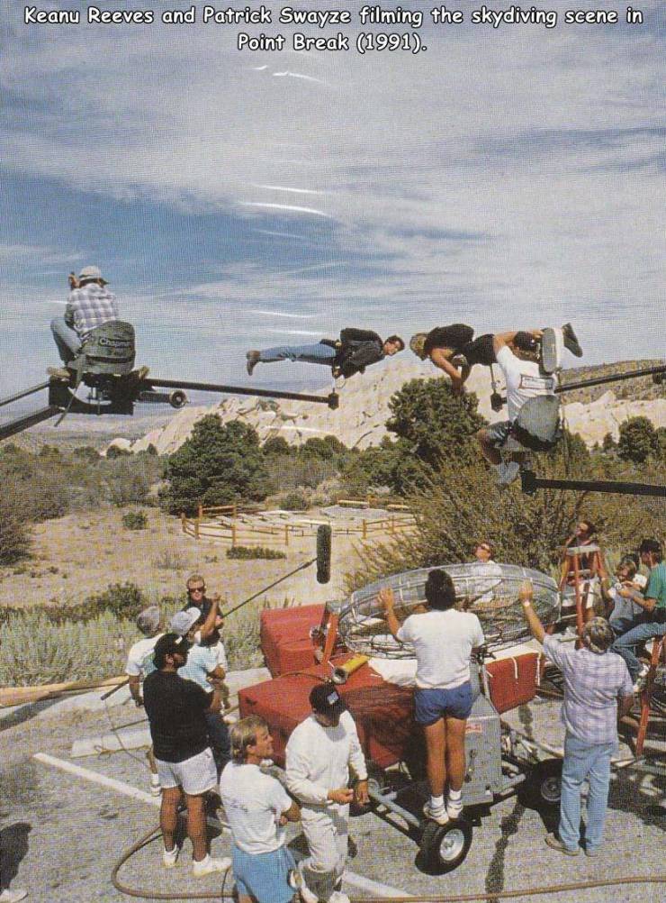 funny random pics - point break reeves swayze - Keanu Reeves and Patrick Swayze filming the skydiving scene in Point Break 1991.