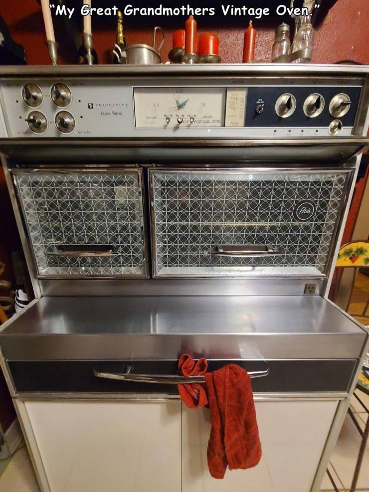 funny random pics - kitchen stove - "My Great, Grandmothers Vintage Oven." Rigidaire Ww Mwan Hai Du