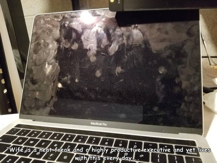 funny random pics - netbook - va MacBook Pro AeEeeeeet, 7 freak Wife is a neatfireak and a highly productive dexecutive and yet lives 6 with this every day.. n