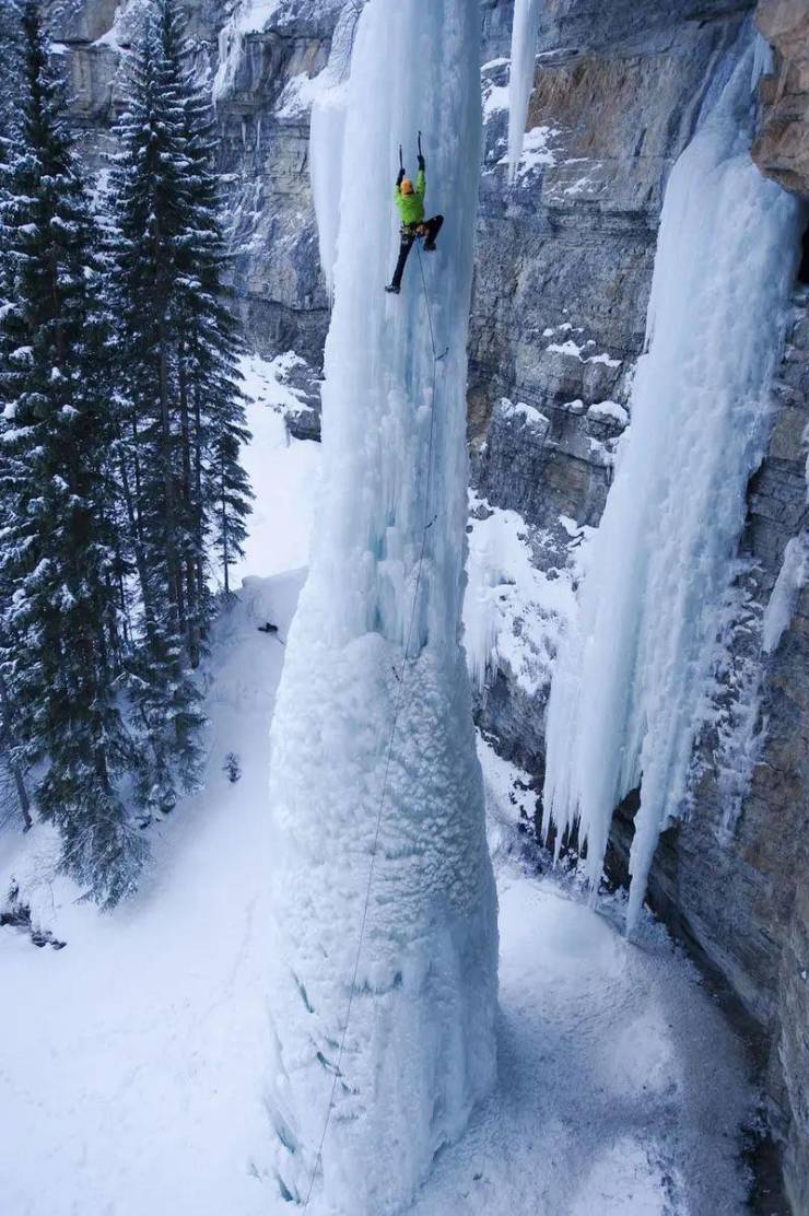 funny random pics - ice climbing a frozen waterfall