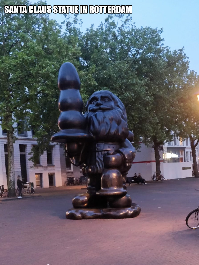 rotterdam - Santa Claus Statue In Rotterdam