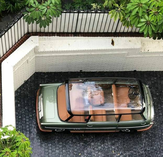 funny random photos - family car with completely see-through glass roof