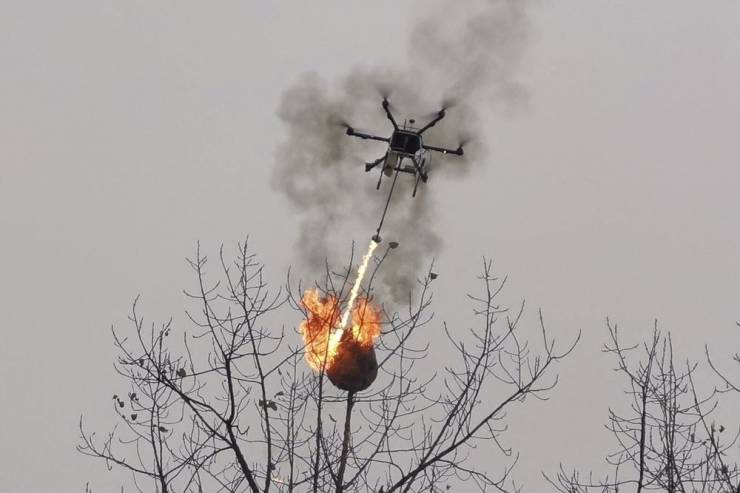 funny random photos - Flamethrower drone
