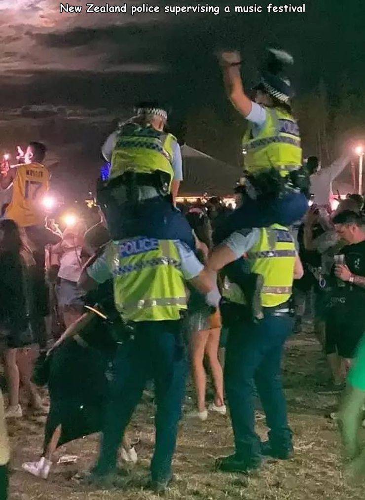 event - New Zealand police supervising a music festival Polca Se