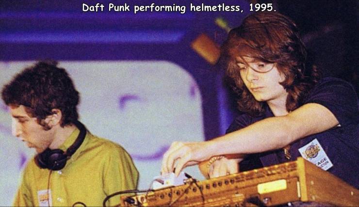 daft punk 90s - Daft Punk performing helmetless, 1995. Riba Cage Neede