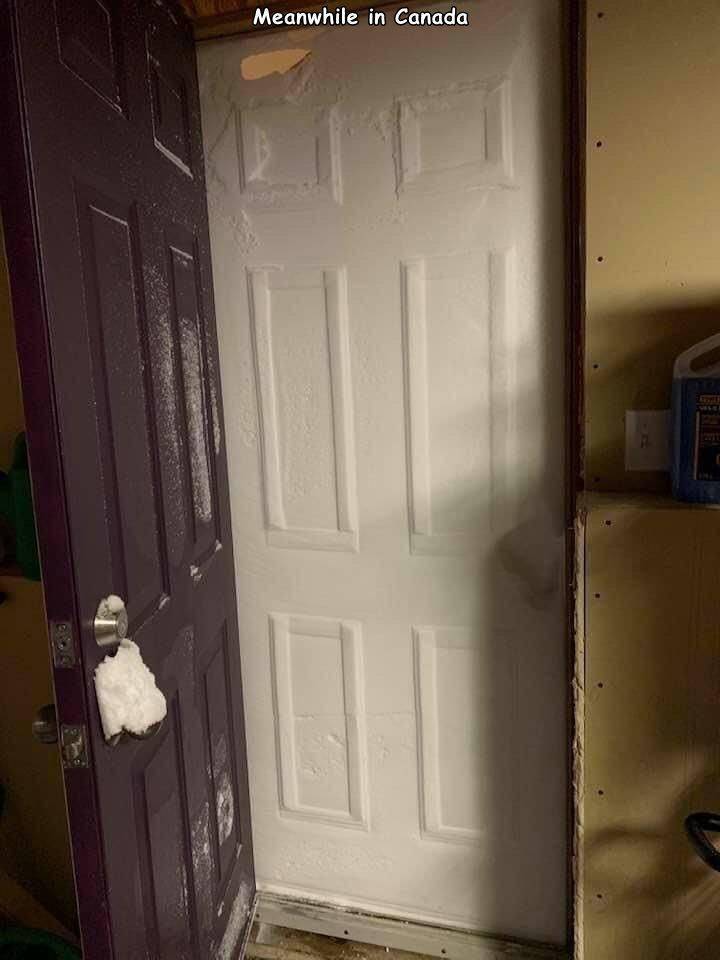 canada snow door - Meanwhile in Canada