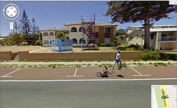 Google Street View - Man Parade K